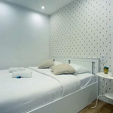 Hotel 253 St. Denis 3*